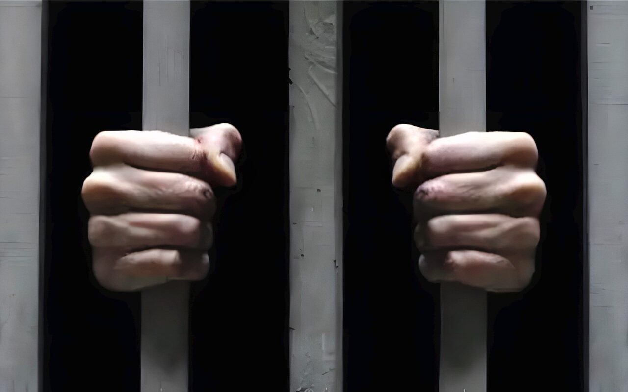 إجراء تحليل مخدرات لعامل متهم بهتك عرض طفل داخل مدرسة بمصر الجديدة