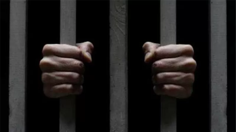 اعترافات الطالب المتهم بترويج وبيع المواد المخدرة على “فيس بوك” بالعمرانية