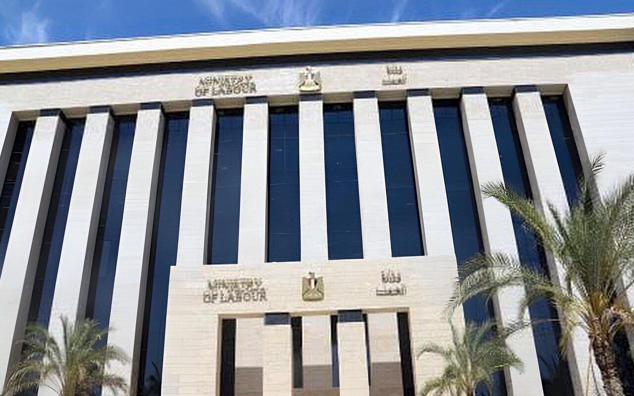 وزارة العمل تعلن عن 1095 فرصة عمل برواتب تصل لـ20 ألف جنيه