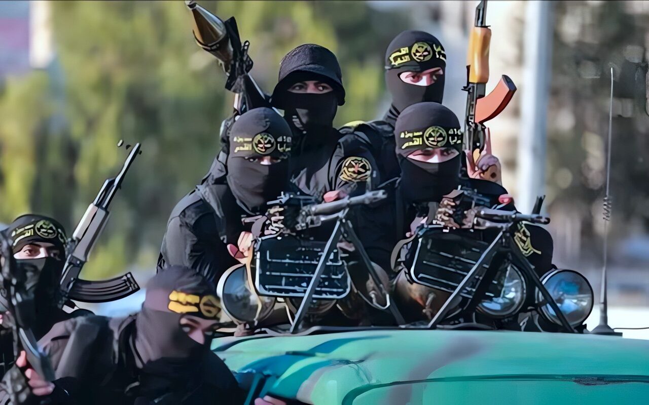 سرايا القدس تعلن استهداف حافلة مستوطنين بالضفة الغربية