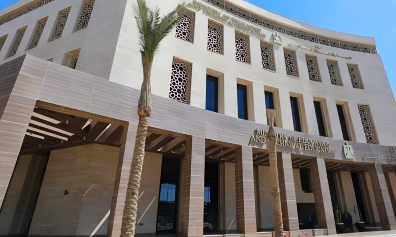 التعليم تحدد الأوراق المطلوبة لتعاقدات المعلمين بمسابقات 30 ألف معلم