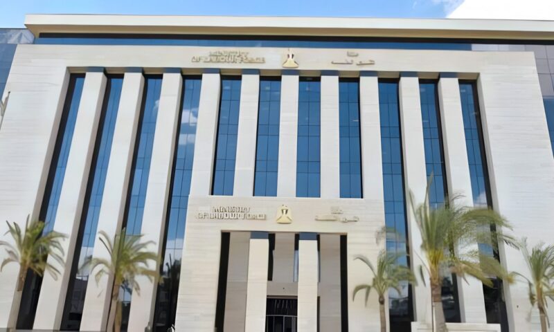 وزارة العمل تعلن عن فرص عمل برواتب تصل ل11 ألف جنيه.. الشروط وطريقة التقديم