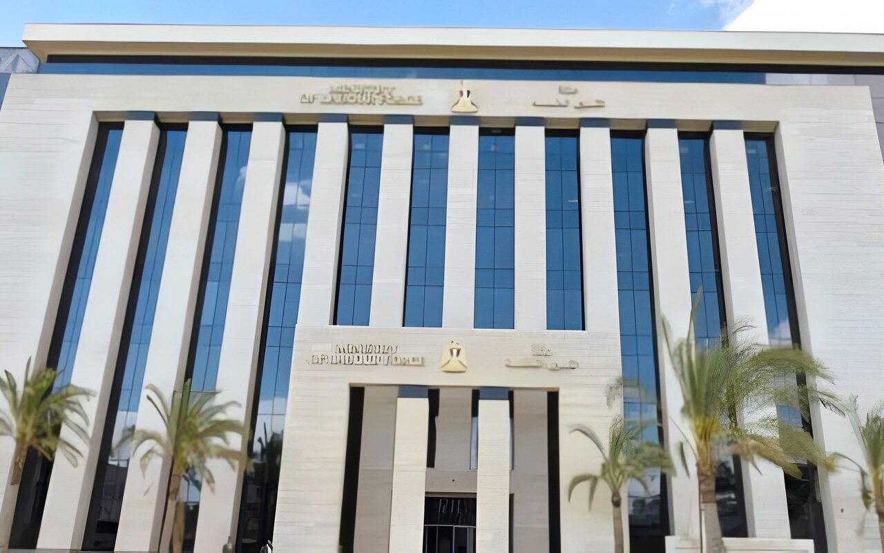 وزارة العمل تعلن فرص عمل برواتب تصل لـ11 ألف جنيه.. الشروط وطريقة التقديم