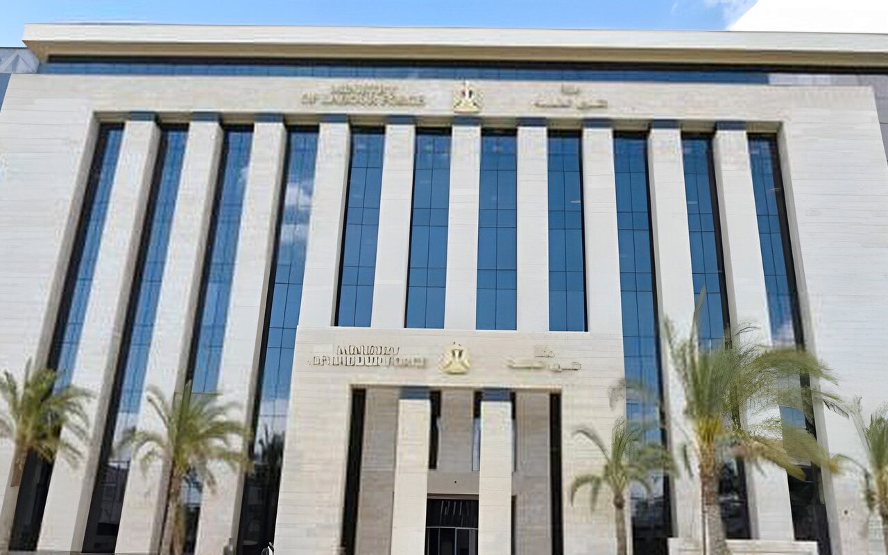 رواتب تصل إلى 13 ألف جنيه.. وزارة العمل تعلن عن 150 فرصة عمل بصناعة الحلوى
