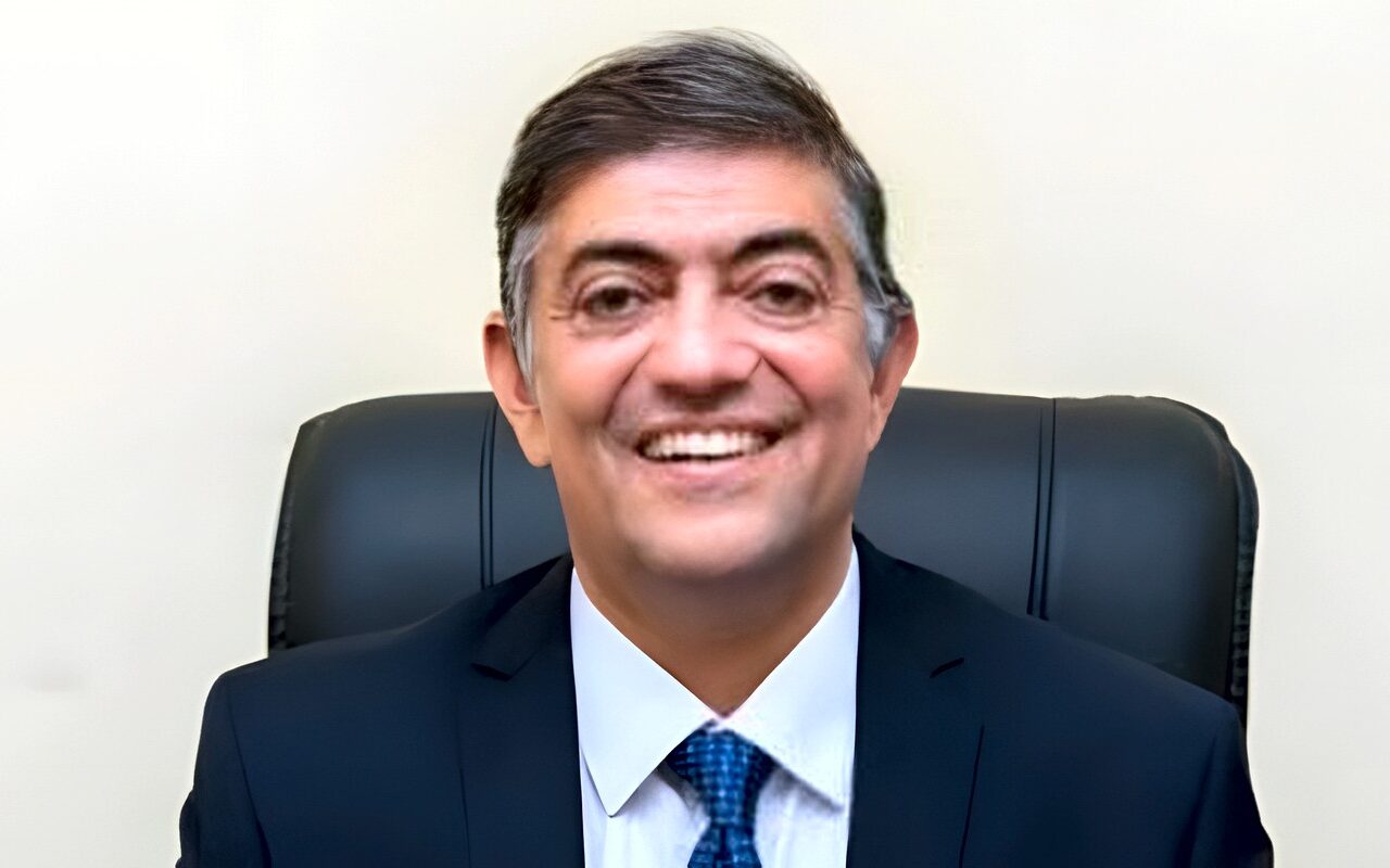 هشام عبد العزيز: مواجهة الأخبار المضللة تبدأ ببناء وعي مجتمعي قادر على كشف الأكاذيب