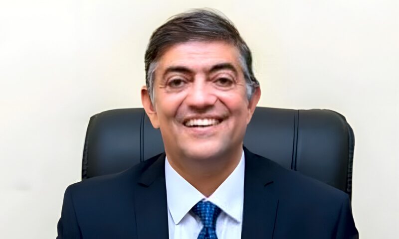 هشام عبد العزيز: مواجهة الأخبار المضللة تبدأ ببناء وعي مجتمعي قادر على كشف الأكاذيب