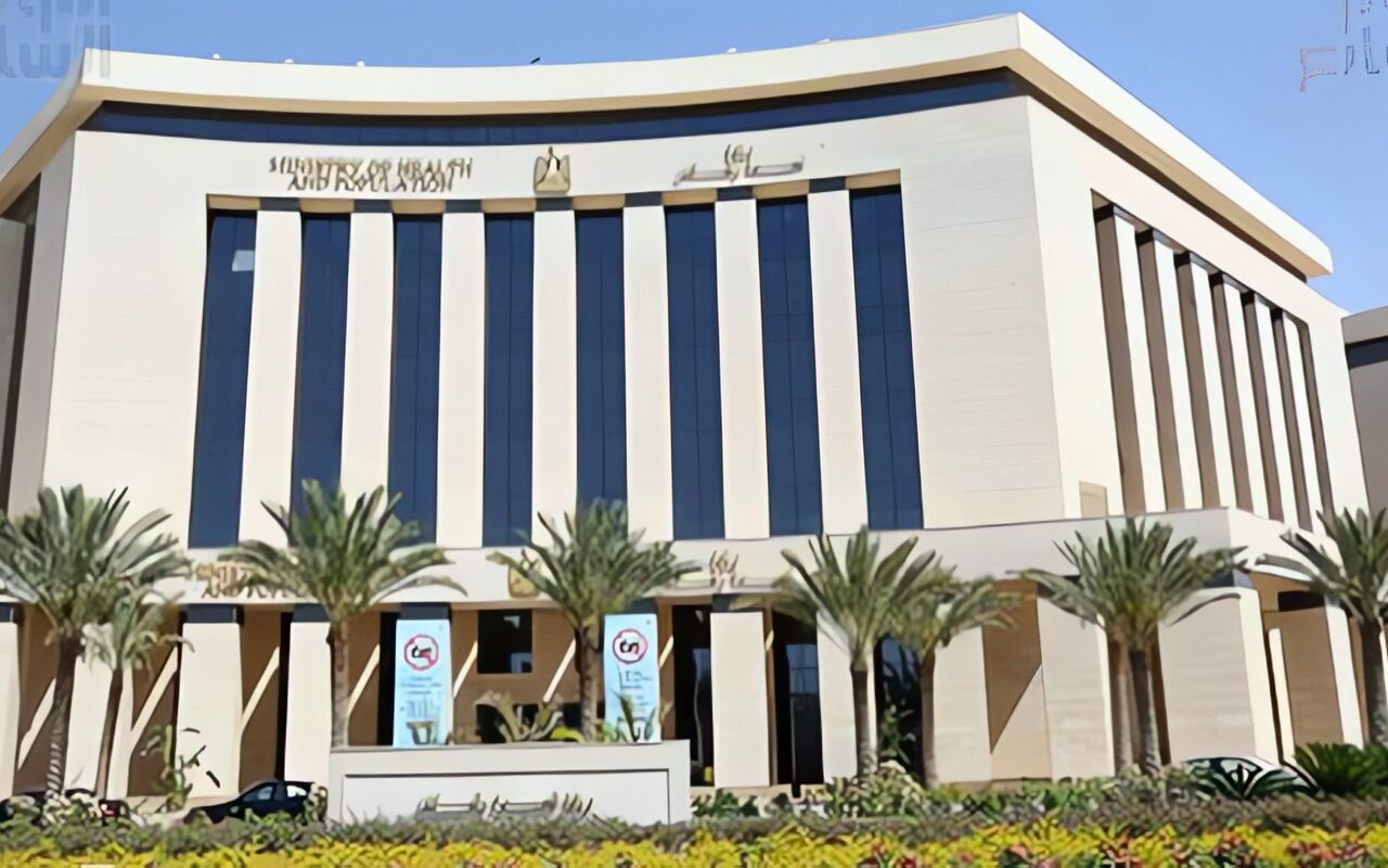 وزير الصحة يتابع تداعيات حادثي تصادم على طريق الصعيد الشرقي.. وفاة 4 وإصابة 60