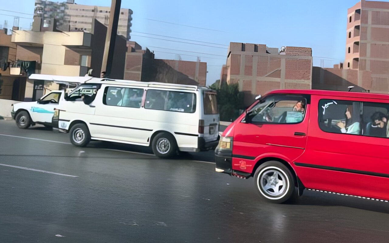 النشرة المرورية.. كثافات متوسطة للسيارات على محاور القاهرة والجيزة