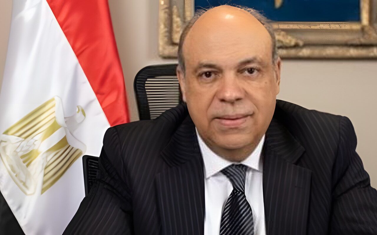 وزير الطيران يتابع وصول جثمان المضيفة عزة رمزي ويوجه بتقديم الدعم والمساندة لأسرتها