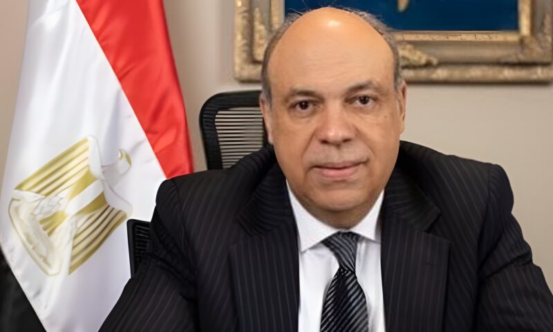 وزير الطيران يتابع وصول جثمان المضيفة عزة رمزي ويوجه بتقديم الدعم والمساندة لأسرتها