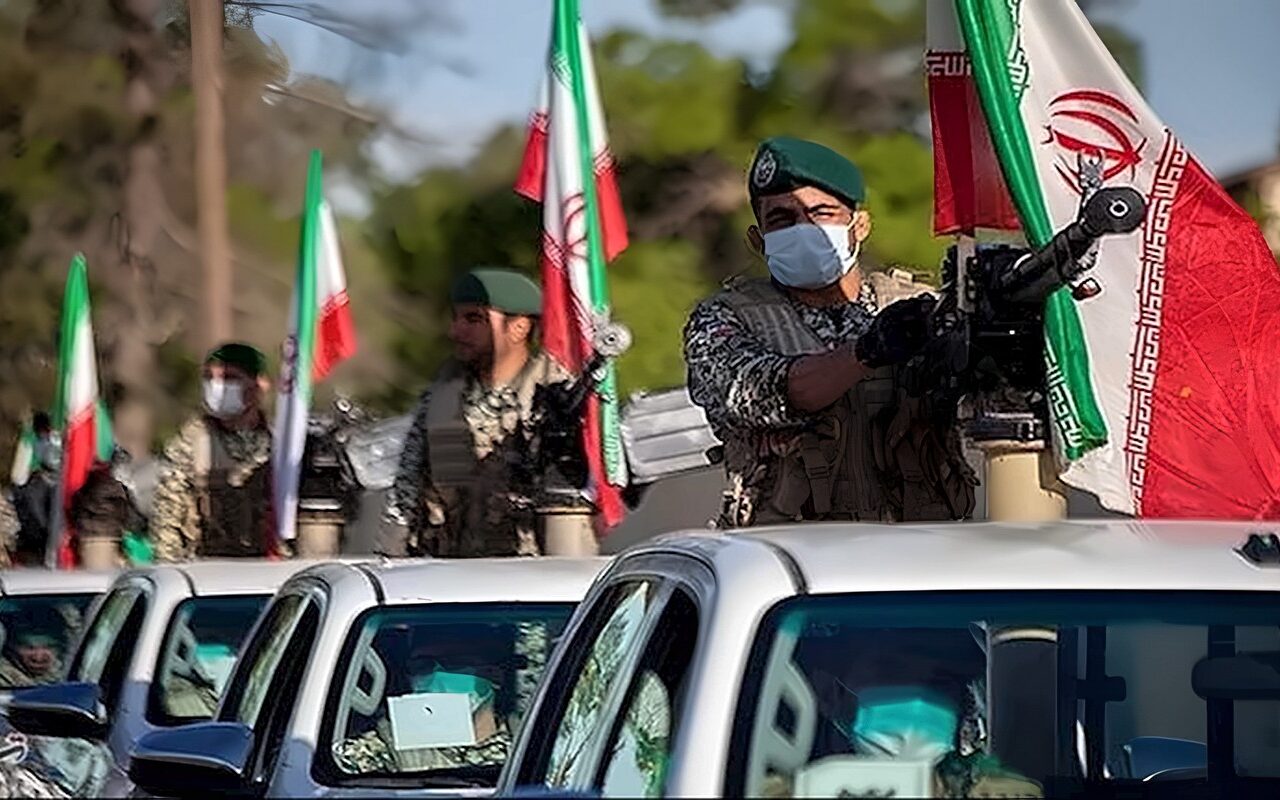 الجيش الإيراني ينشر 50 وحدة قتالية برية تحسبًا لعودة الحرب