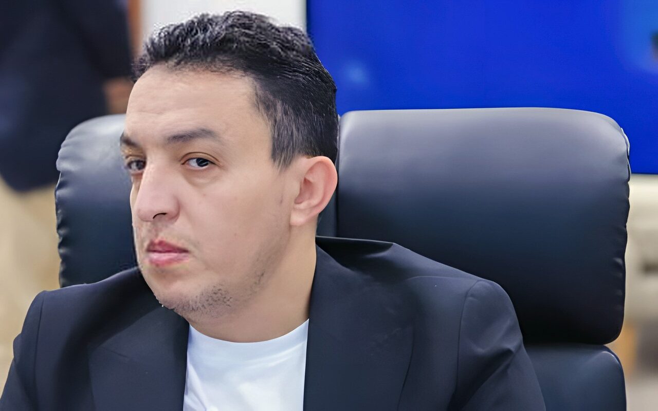 مصطفى أبو زهرة يدافع عن حسام حسن ومحمد صلاح: استقرار المنتخب أولوية