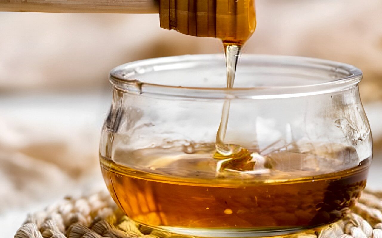 الصحة تحذر من الإفراط فى تناول العسل الطبيعى وتوضح ضوابط استهلاكه