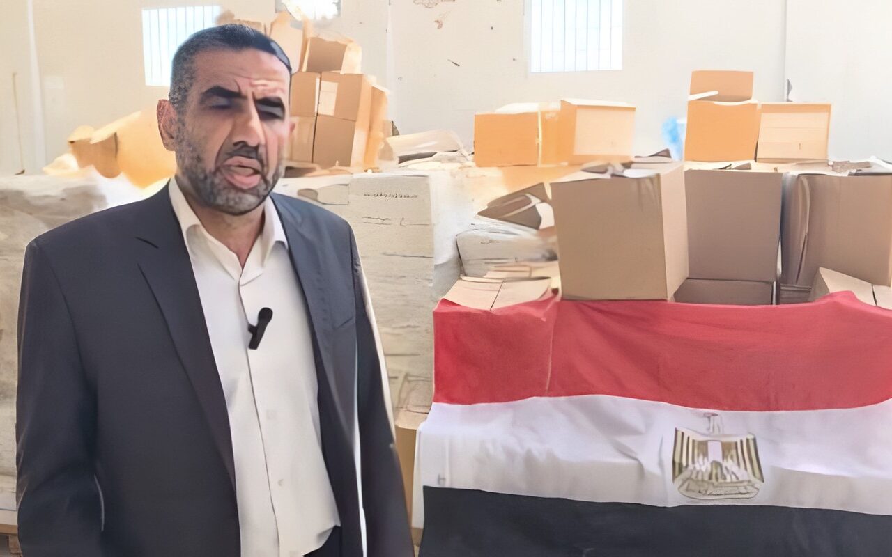 استجابة لمناشدات الأهالى لفخامة الرئيس السيسي.. اللجنة المصرية توزع مواد غذائية فى غزة