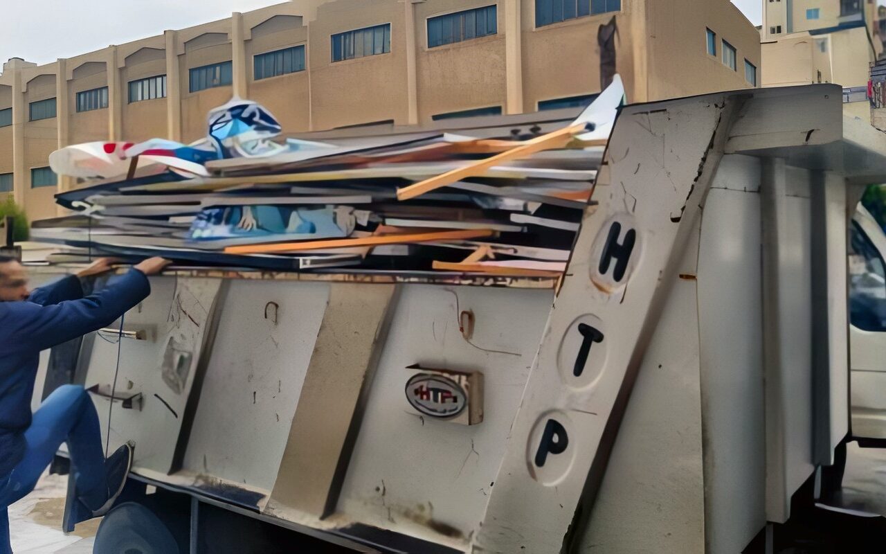 الإزالة الفورية عقوبة وضع الإعلانات المخالفة بالطرق العامة