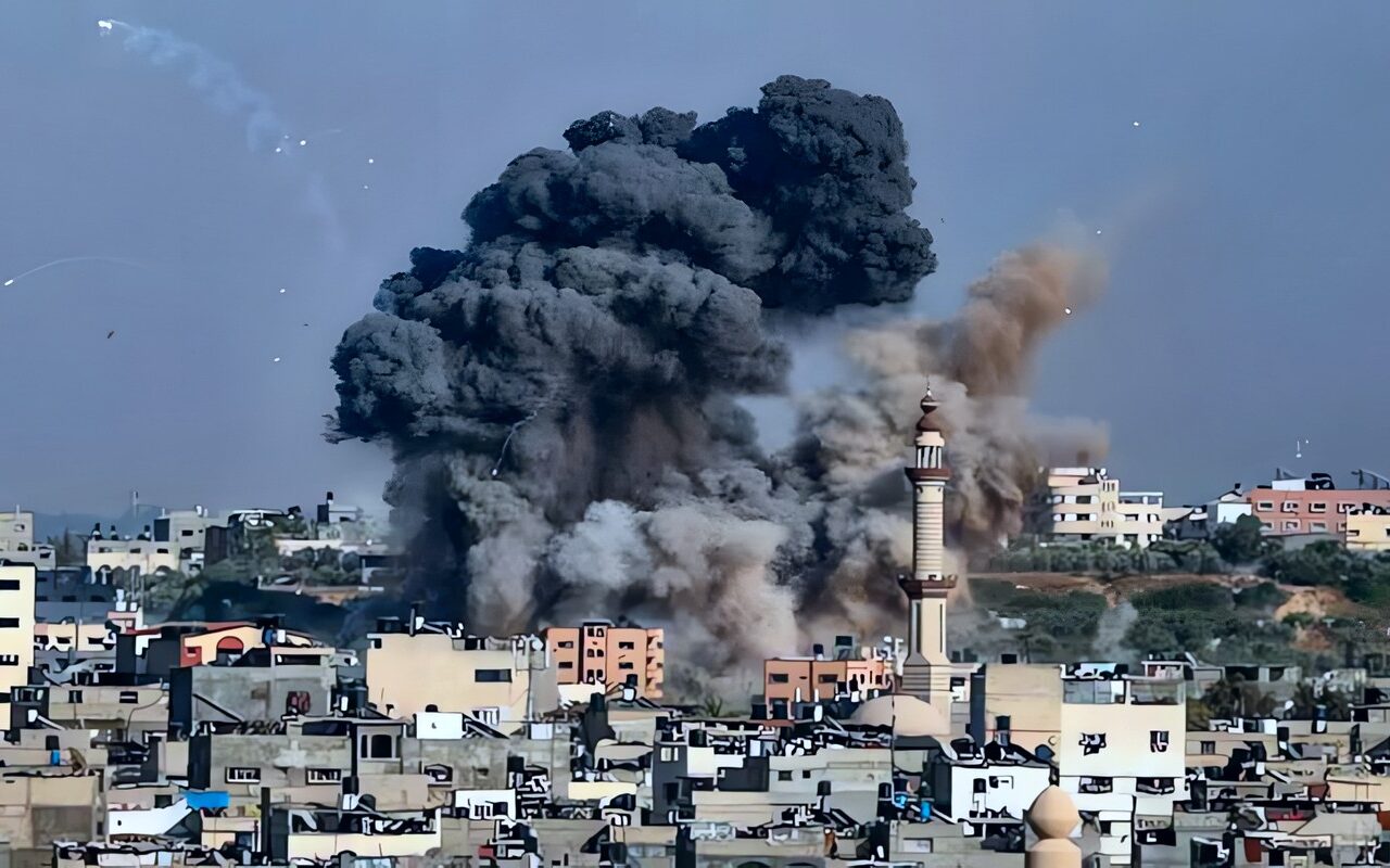 إصابة 4 فلسطينيين في قصف إسرائيلي استهدف مدرسة غرب خان يونس