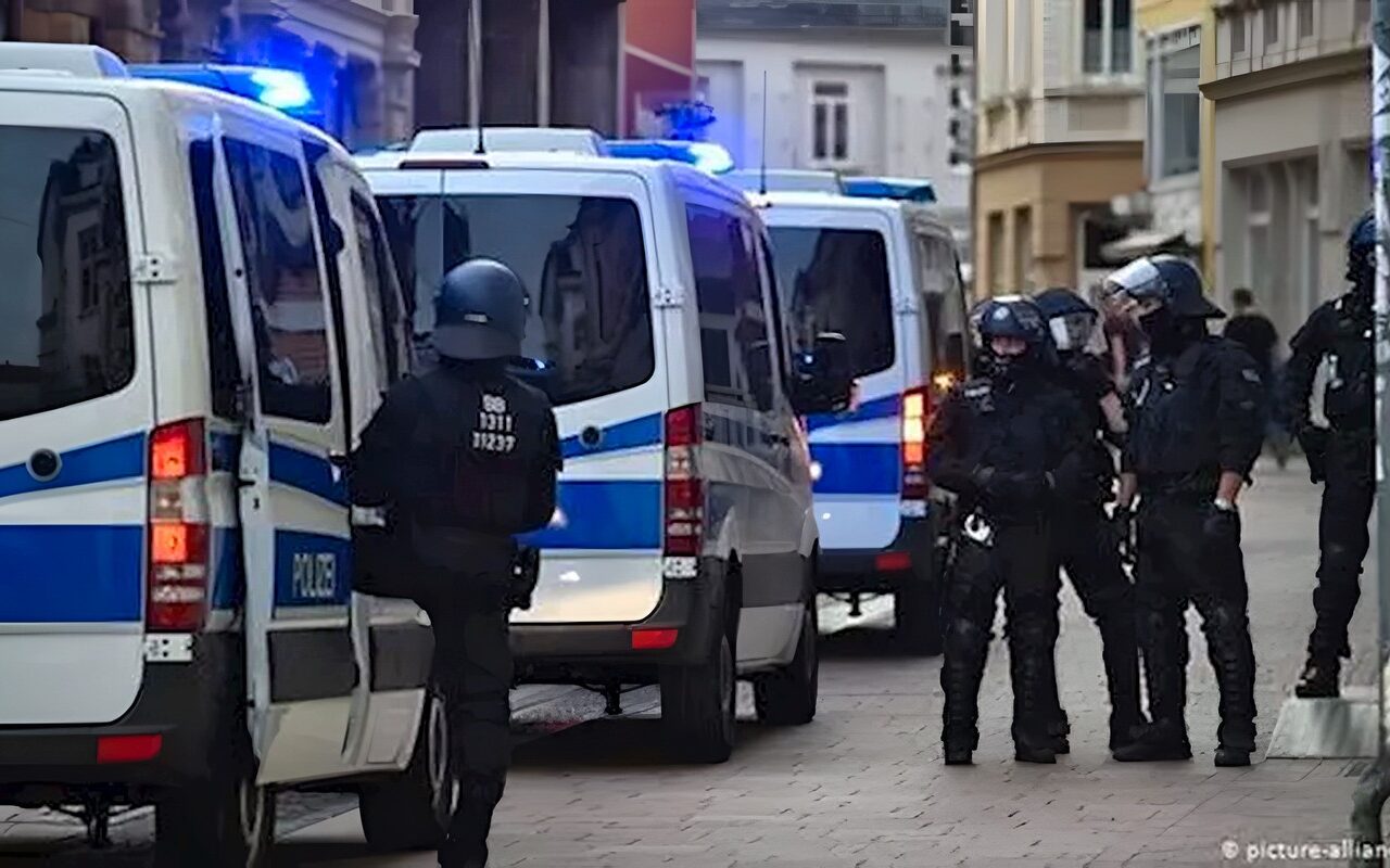 بعد رئيس المخابرات الألمانية.. مسؤولين وقادة اتُهموا بالخيانة والتخابر ضد بلادهم
