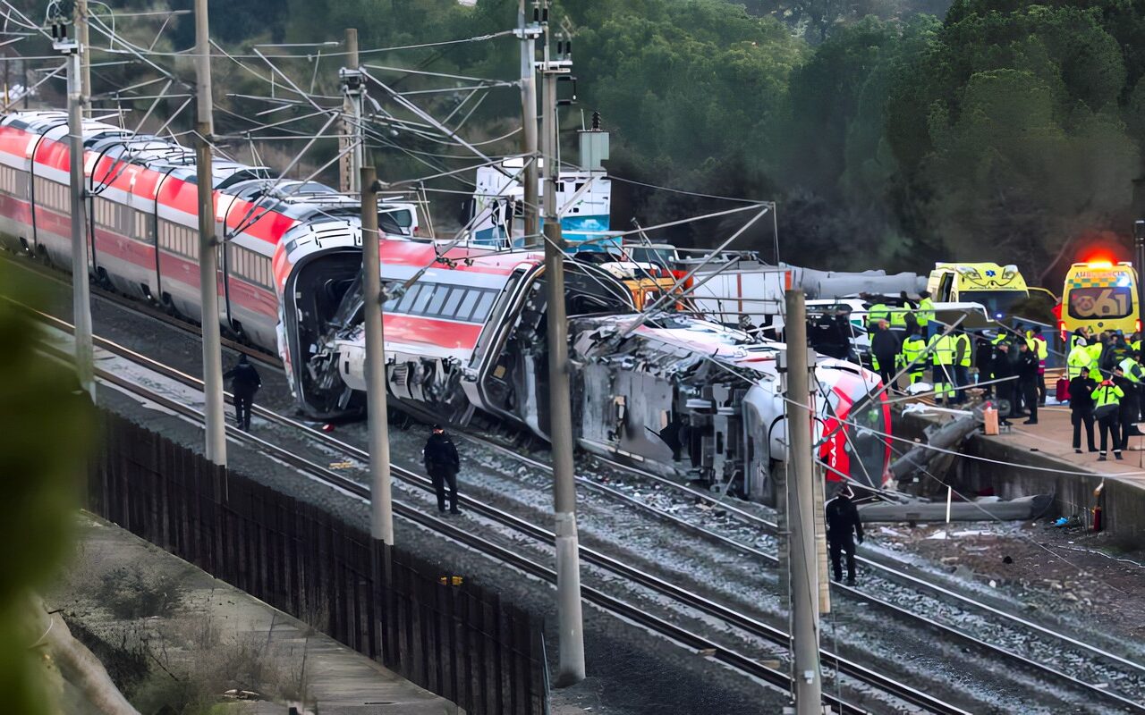 إسبانيا: عشرة قتلى على الأقل في حادث اصطدام قطارين فائقي السرعة جنوب مدريد