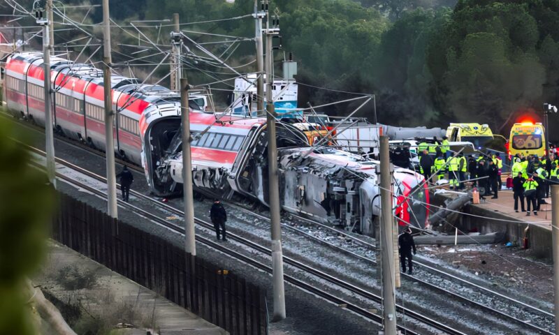 إسبانيا: عشرة قتلى على الأقل في حادث اصطدام قطارين فائقي السرعة جنوب مدريد