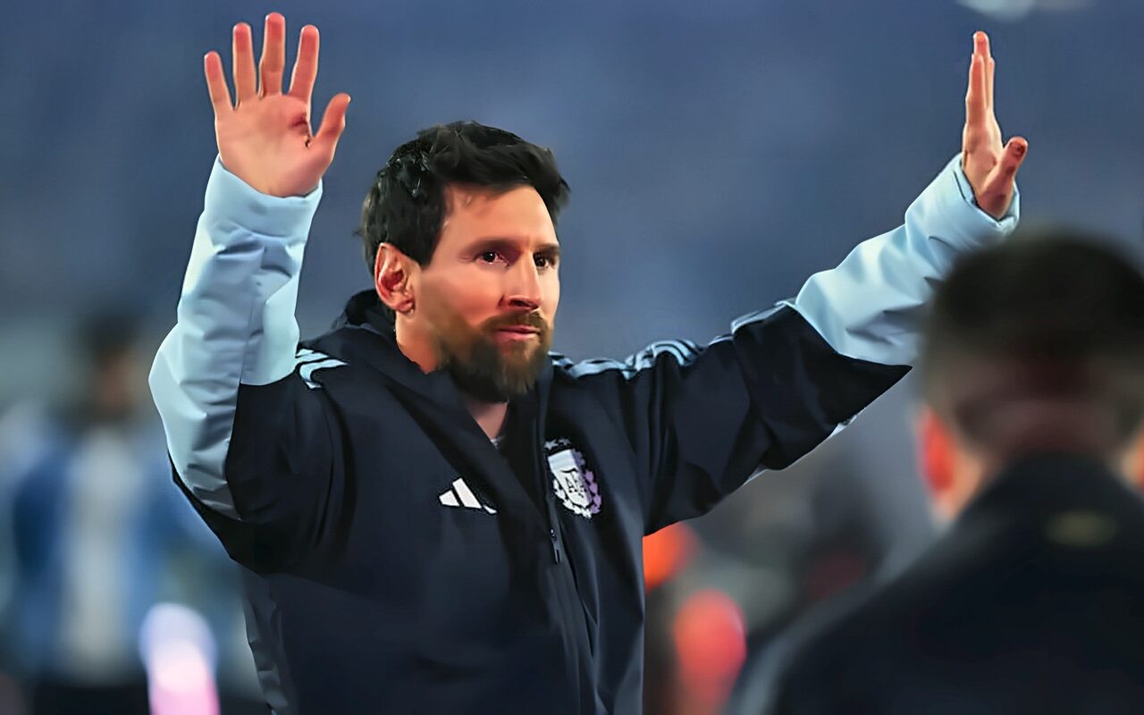 ميسي يودع المنتخب الأرجنتيني بعد مسيرة دولية استمرت 21 عاما