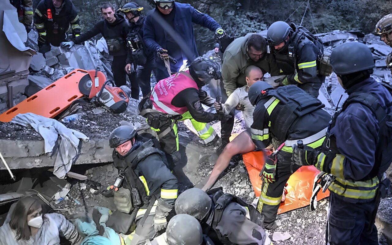 أوكرانيا: 11 قتيلا على الأقل بينهم ثلاثة أطفال في ضربات روسية على زابوريجيا