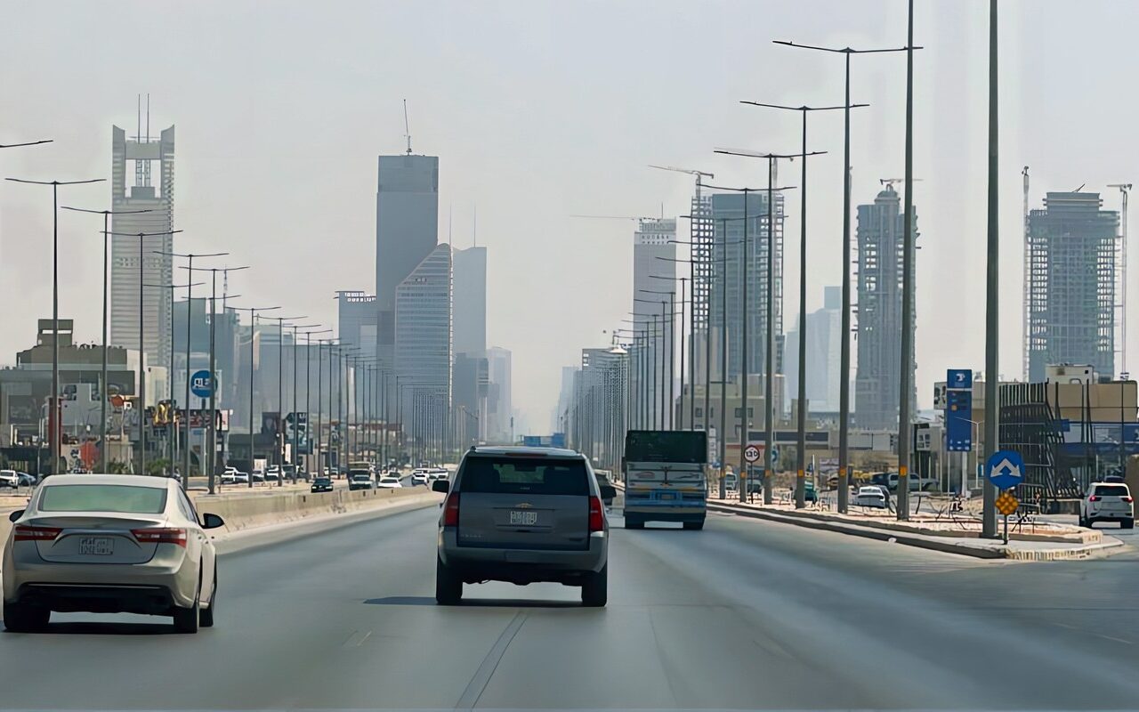 السعودية: هجمات الحوثيين تتواصل وصندوق النقد يتوقع انكماش الاقتصاد بنسبة 3,3%
