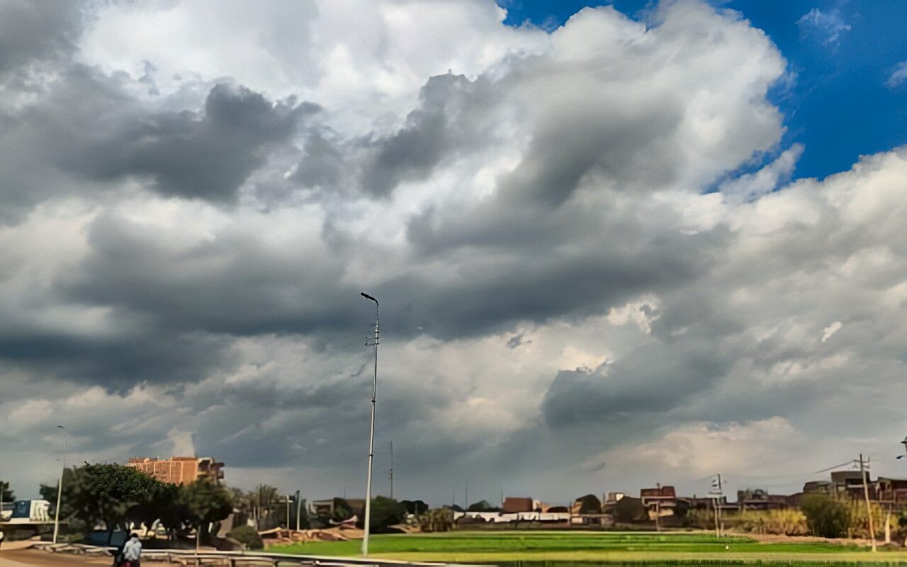 الطقس اليوم.. انخفاض بالحرارة وأمطار وشبورة كثيفة والصغرى بالقاهرة 19 درجة