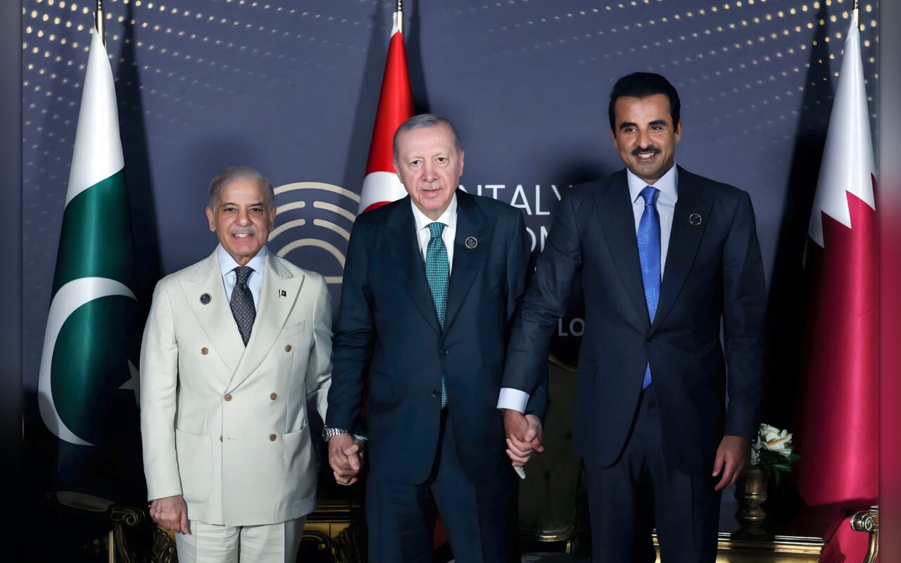 تركيا وقطر وباكستان وإندونيسيا توقع اتفاقية لتعزيز التعاون الدفاعي