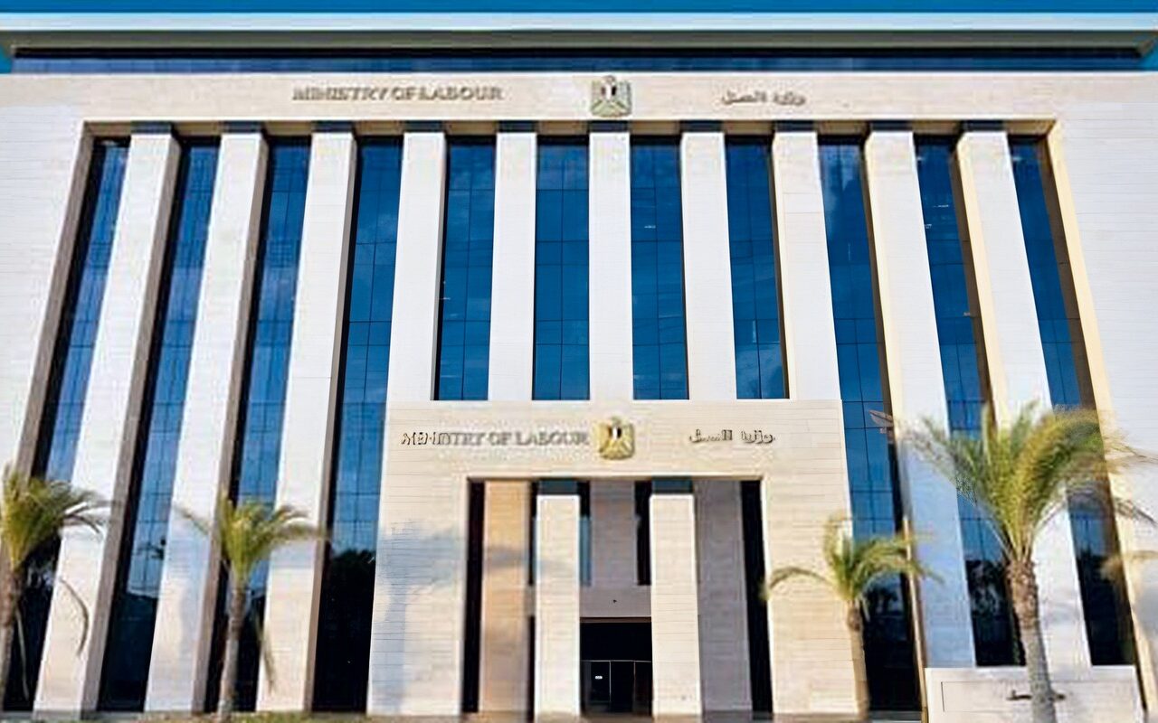 7 شروط بقانون العمل لإلحاق المصريين للعمل بالخارج