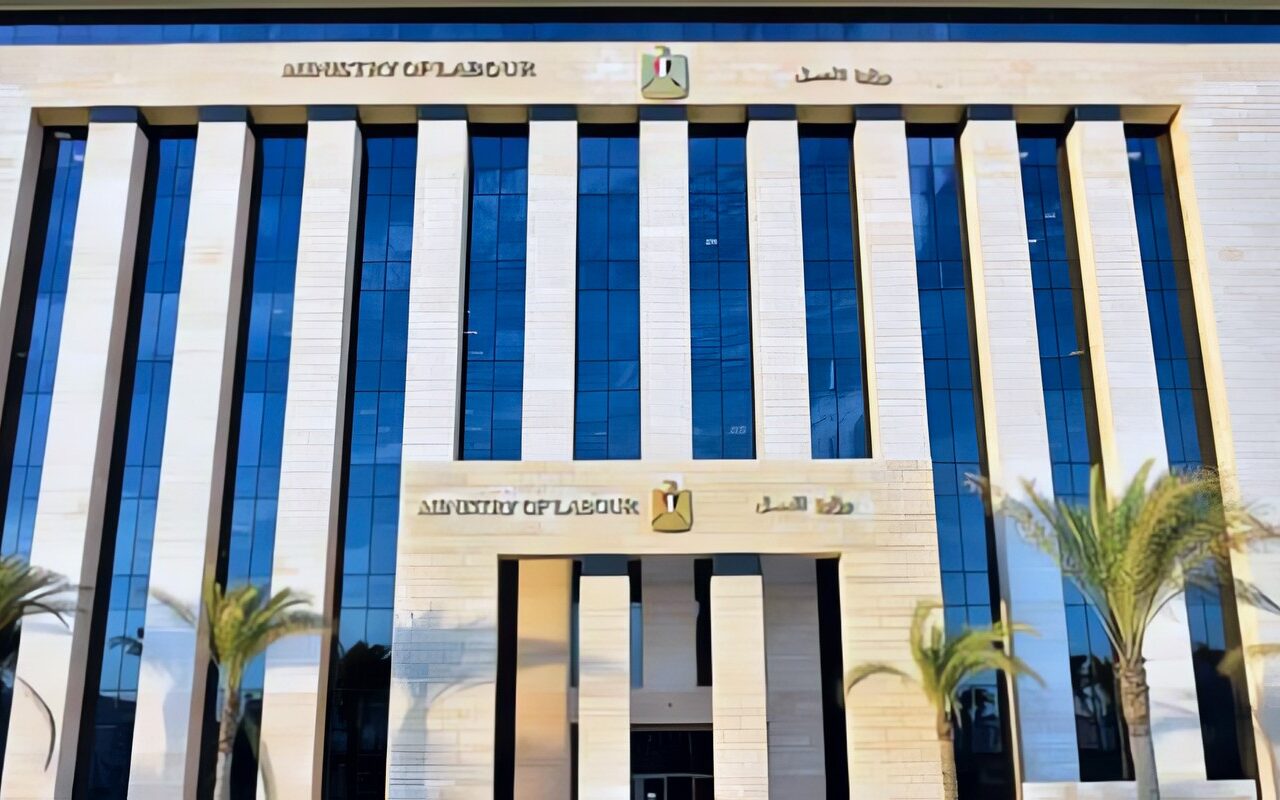 وزارة العمل تعلن عن فرص عمل للصيادلة برواتب تصل إلى 30 ألف جنيه