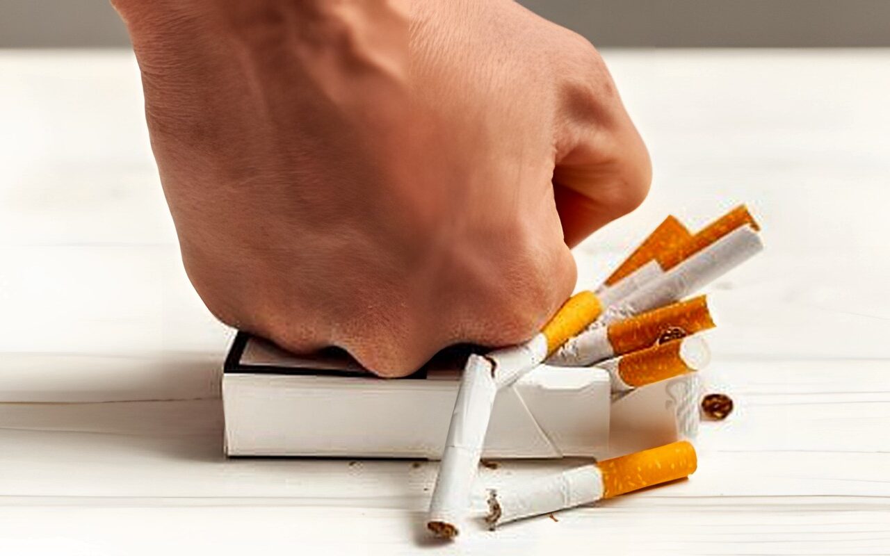 القانون يحظر التدخين بالأماكن العامة وغرامة تصل 20 ألف جنيه للمخالفين