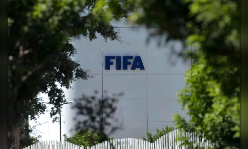 “فيفا” يؤيد العقوبة المفروضة بسبب الهتافات المعادية للمسلمين في مباراة إسبانيا ومصر
