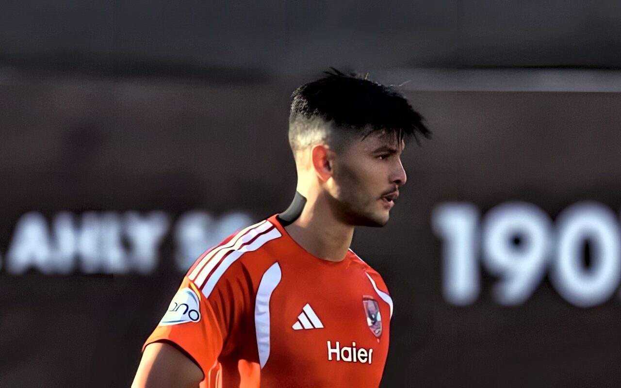 أشرف داري يُغلق ملف الرحيل عن الأهلي فى الشتاء بناءً على طلب عموتة