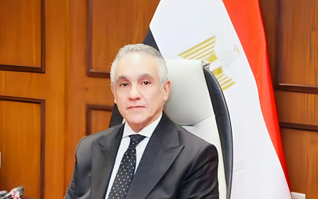 المستشار محمد أبو ضيف يلقن الأعضاء الجدد بالنيابة الإدارية اليمين القانونية