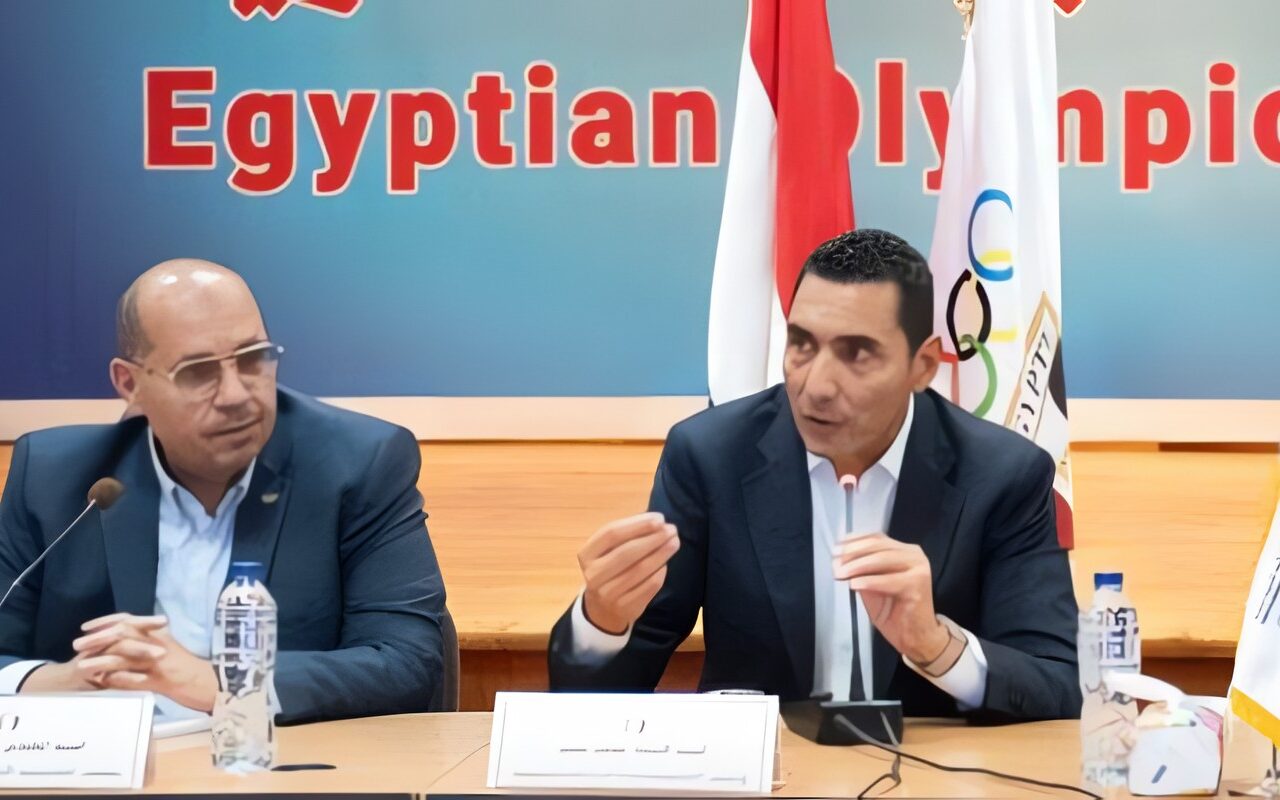 وفد وزارة الرياضة ومحافظ أسيوط يقدمان واجب العزاء لأسرتى ضحيتى حادث لاعبات الجودو