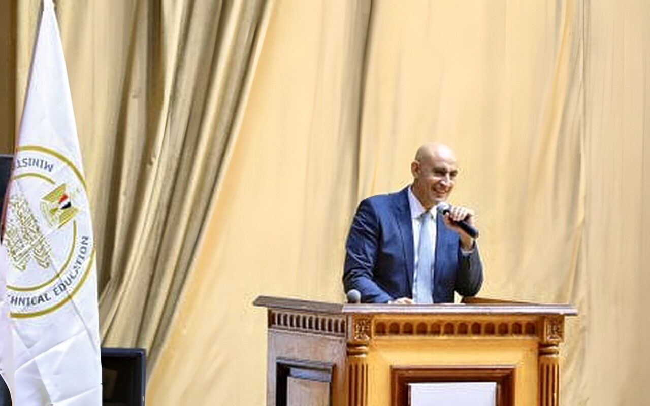 التعليم توجه المدارس بتقديم الدعم لطلبة الشهادة الإعدادية لتسجيل الاستمارة