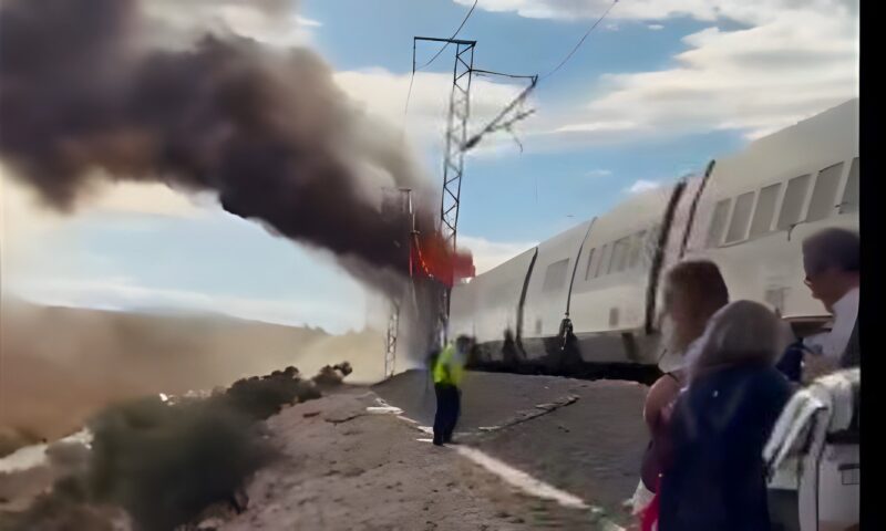 حريق قطار في إسبانيا يفتح فاتورة خسائر فادحة.. تأثر 13 ألف مسافر