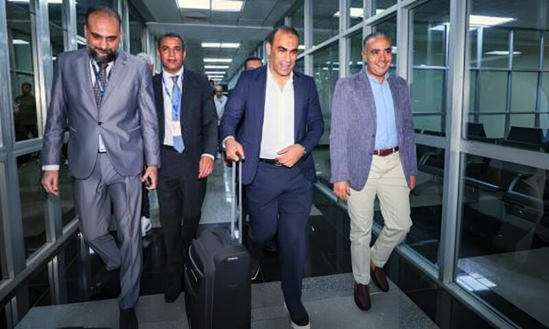 سفير مصر بأوغندا يستقبل بعثة الأهلي ويؤكد فخر الجالية المصرية بمسيرة النادى