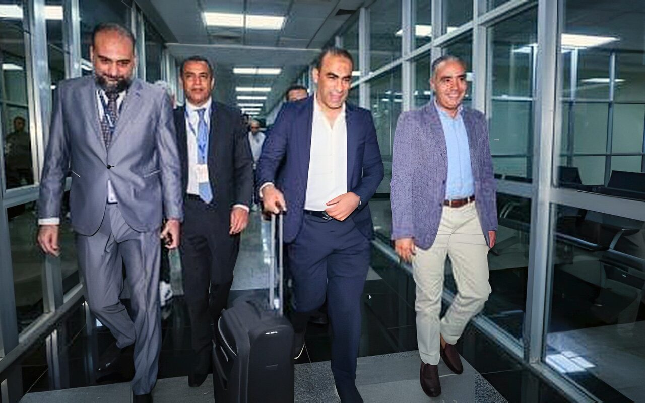 سفير مصر فى أوغندا يستقبل بعثة الأهلى فى مطار  عنتيبى