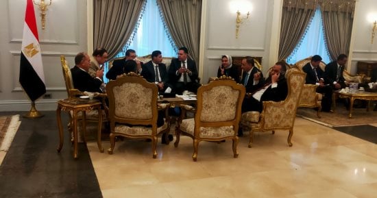 تواجد مكثف لأعضاء مجلس النواب في بهو المجلس قبل الجلسة العامة
