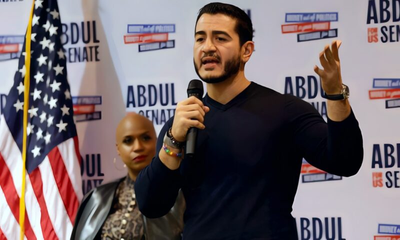الغارديان: الشاب الذي حاول إحراج عبد الرحمن السيد بسؤاله عن الإخوان نجل مستشار جمهوري موّل حملة ضده