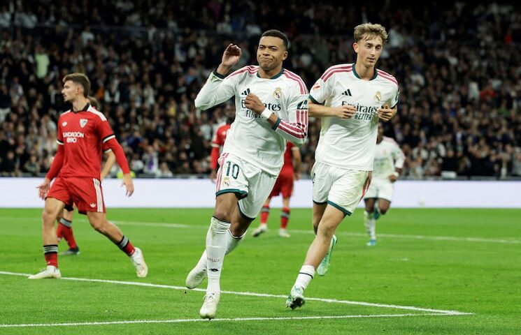 ريال مدريد يعبر إشبيلية برباعية قبل الكلاسيكو أمام برشلونة في الدوري الإسباني