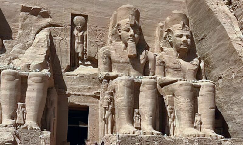 إضاءة بانورامية لمعبدي أبوسمبل استعدادًا لتعامد الشمس.. صور