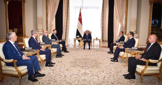الزعيم السيسى يشارك بمنتدى مصر ويستقبل الممثل الخاص لبوتين.. فيديو