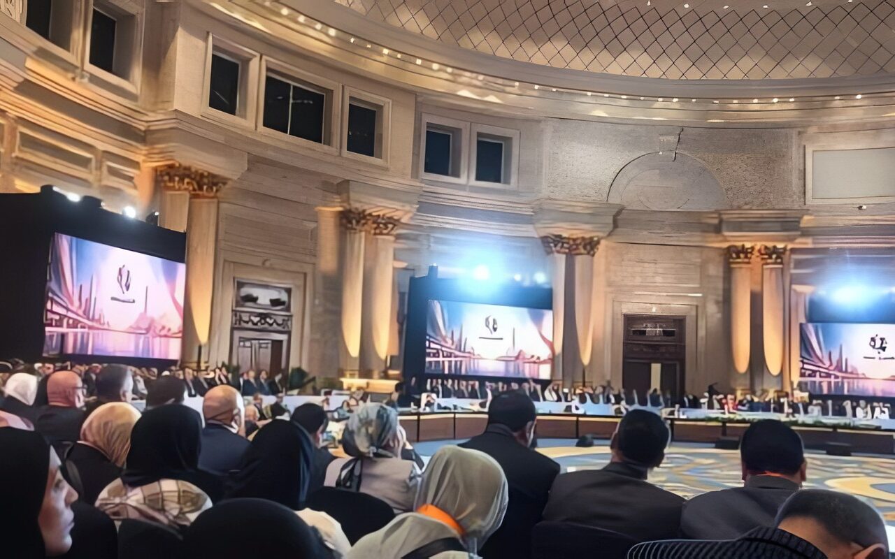 الزعيم السيسى يحضر جلسة التنمية الحضرية والعمرانية ثانى أيام منتدى مصر 2026