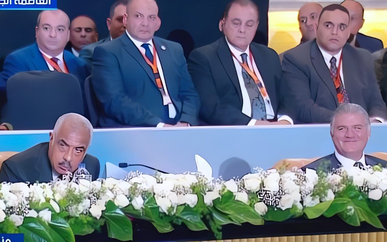 عقب اتفاق مجموعة طلعت مصطفى.. فخامة الرئيس السيسى ممازحًا حسن علام: أنت هتقعد تتفرج علينا؟