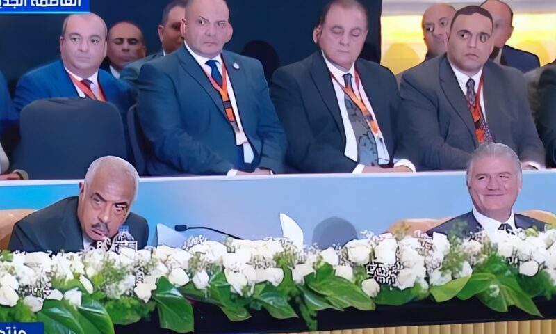 عقب اتفاق مجموعة طلعت مصطفى.. فخامة الرئيس السيسى ممازحًا حسن علام: أنت هتقعد تتفرج علينا؟