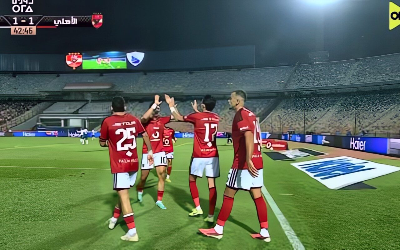 أشرف بن شرقي يضيف الهدف الثاني للأهلي فى شباك القناة