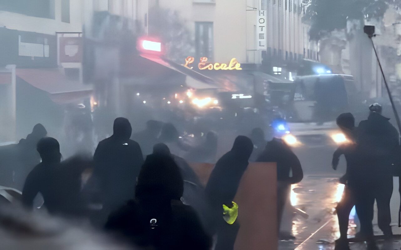 فرنسا: 410 آلاف شخص يشاركون فى احتجاجات ضد غلاء المعيشة (فيديو)
