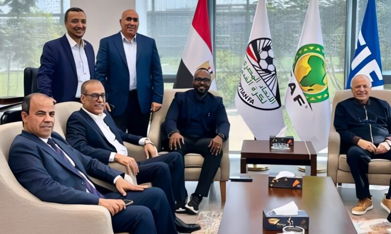 أبو ريدة يستقبل وفد فيفا لمناقشة الحوكمة المالية وورشة الانتقالات الدولية